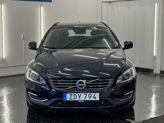 Volvo V60 2 of 22