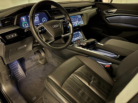 Audi e-tron 8 of 23