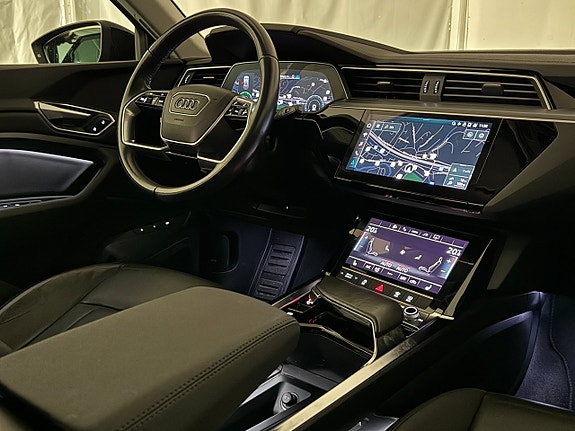 Audi e-tron 13 of 23