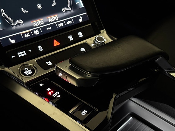 Audi e-tron 17 of 23