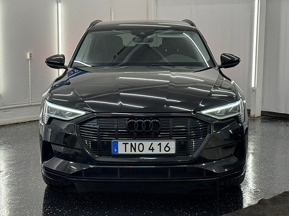 Audi e-tron 2 of 23