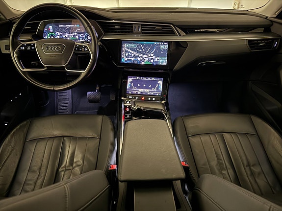 Audi e-tron 11 of 23