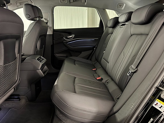 Audi e-tron 10 of 23