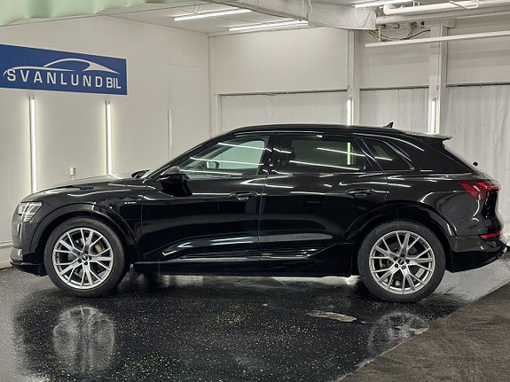 Audi e-tron 4 of 23