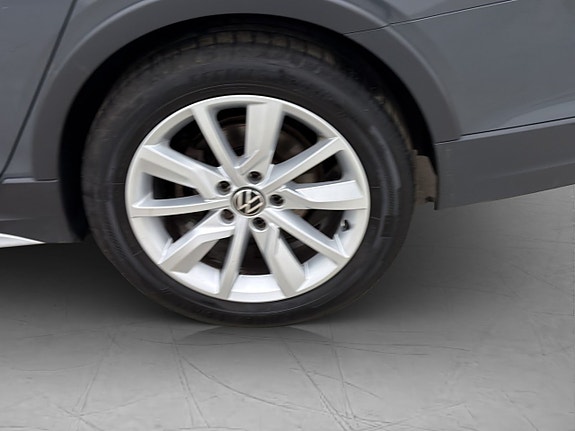 Volkswagen Golf Alltrack 26 of 28