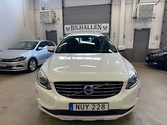Volvo XC60 2 of 5