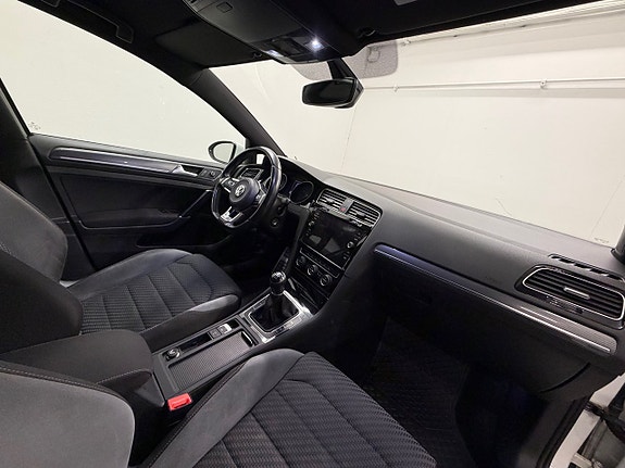 Volkswagen Golf VII 7 of 23