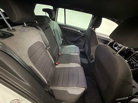 Volkswagen Golf VII 11 of 23