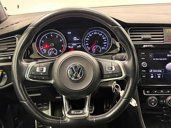 Volkswagen Golf VII 14 of 23
