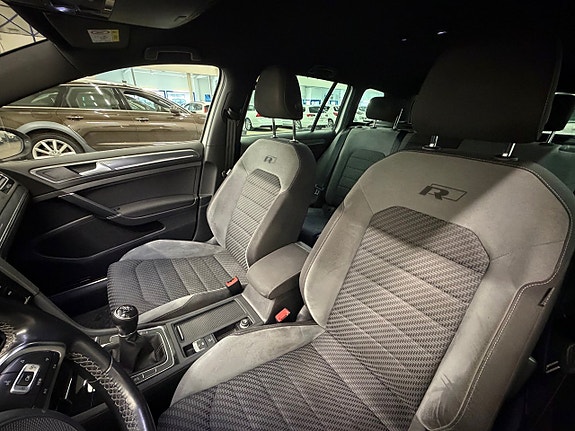 Volkswagen Golf VII 10 of 23