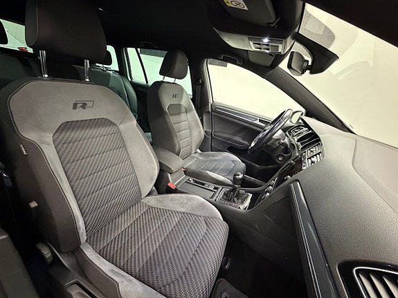 Volkswagen Golf VII 8 of 23