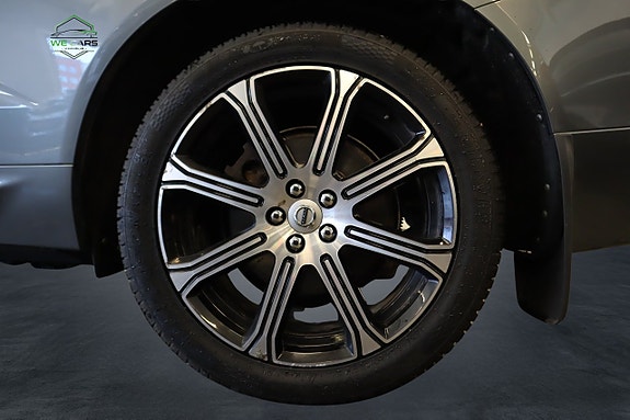 Volvo XC60 2 of 5