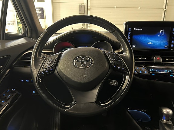 Toyota C-HR 10 of 17