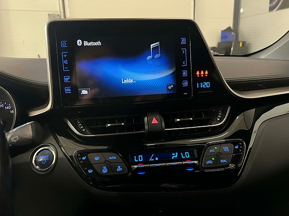 Toyota C-HR 12 of 17