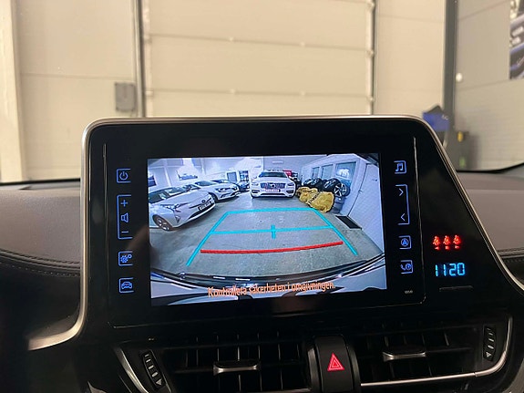 Toyota C-HR 11 of 17