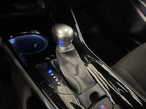 Toyota C-HR 13 of 17