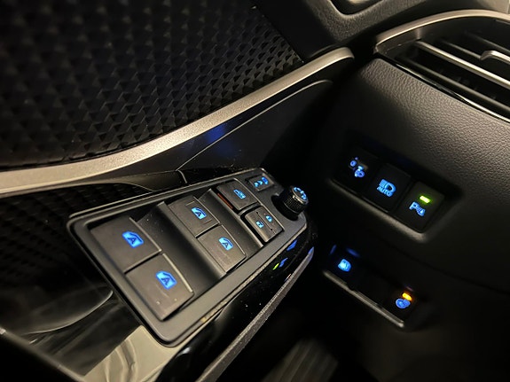 Toyota C-HR 14 of 17