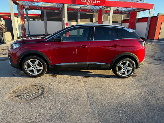 Peugeot 3008 2 of 5