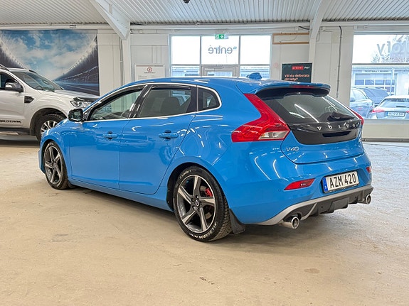 Volvo V40 2 of 5