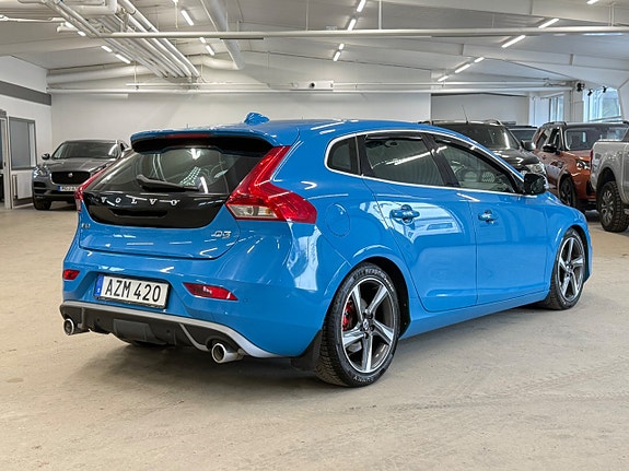 Volvo V40 3 of 5