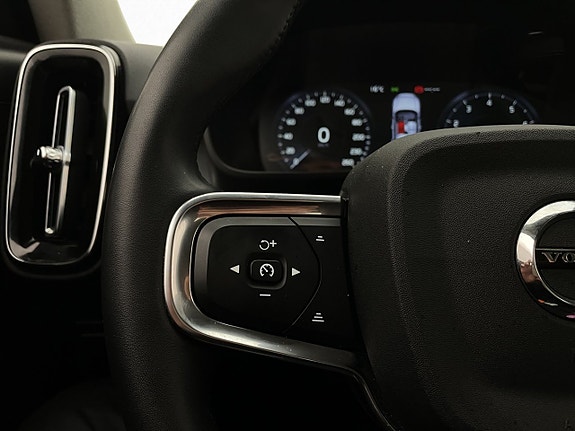 Volvo XC40 12 of 26