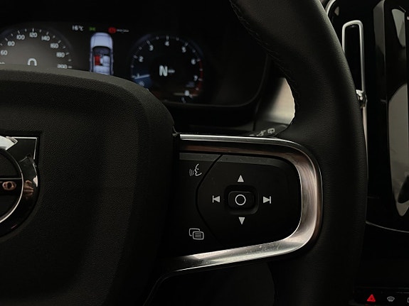 Volvo XC40 14 of 26