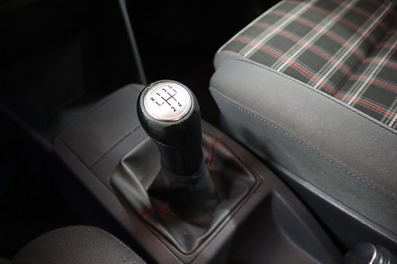 Volkswagen Polo 9 of 17
