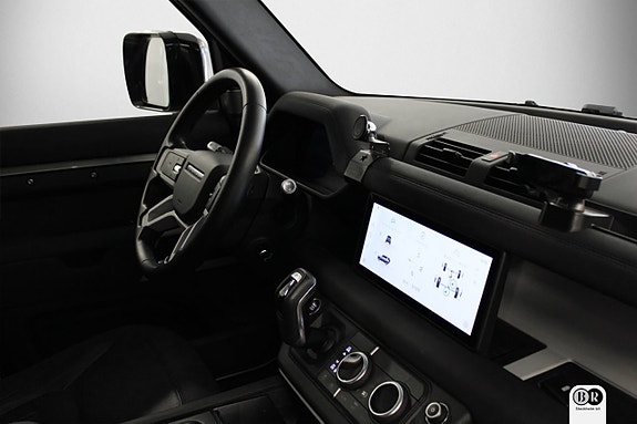 Land Rover Defender 110 4 of 20