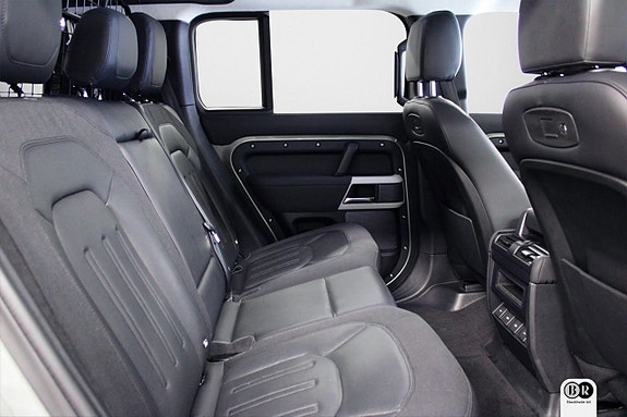 Land Rover Defender 110 7 of 20