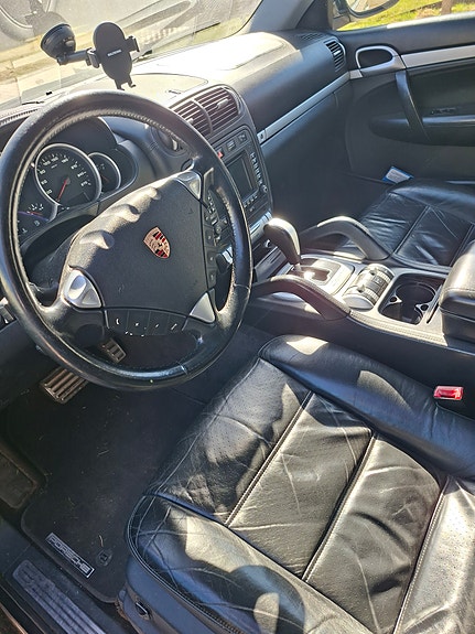 Porsche Cayenne S 3 of 5