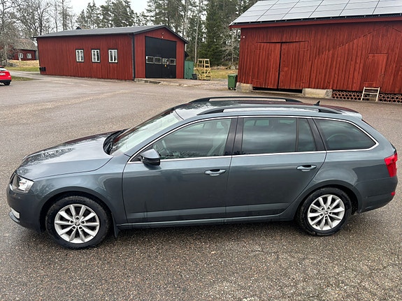 Skoda Octavia 3 of 5