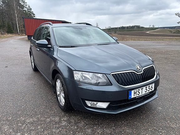 Skoda Octavia 2 of 5
