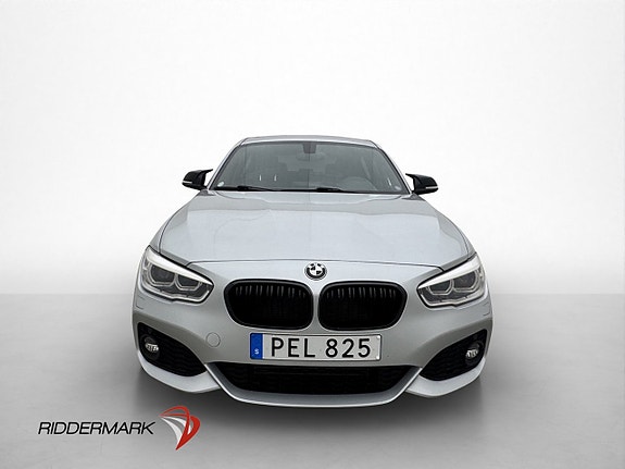 BMW 118i 2 of 5