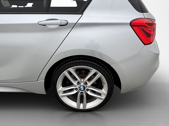 BMW 118i 26 of 28