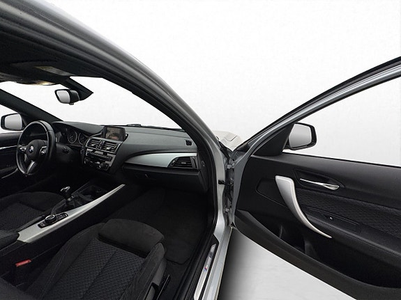 BMW 118i 22 of 28