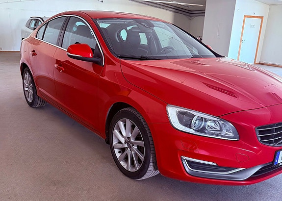 Volvo S60 3 of 5