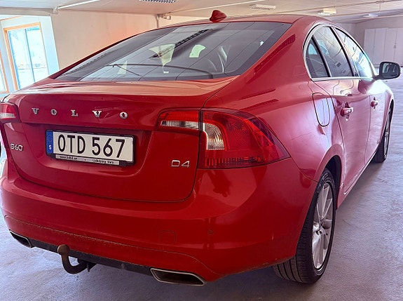 Volvo S60 4 of 5