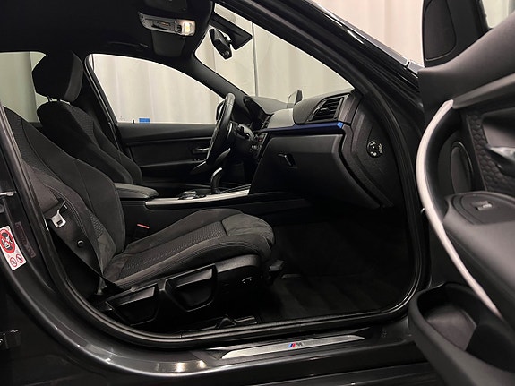 BMW 320d 24 of 30