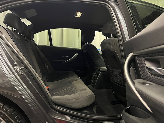 BMW 320d 28 of 30