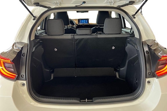 Toyota Yaris 8 of 21