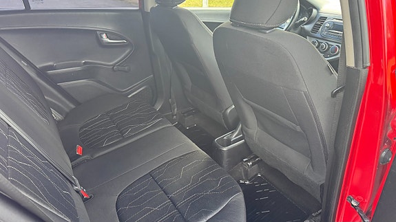 Kia Picanto 7 of 9