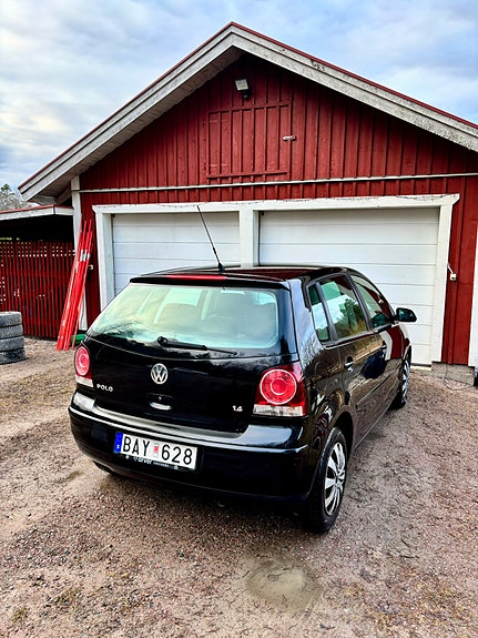 Volkswagen Polo 2 of 5