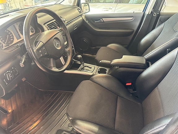 Mercedes-Benz B180 6 of 13