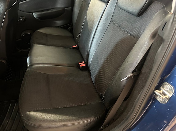 Mercedes-Benz B180 7 of 13