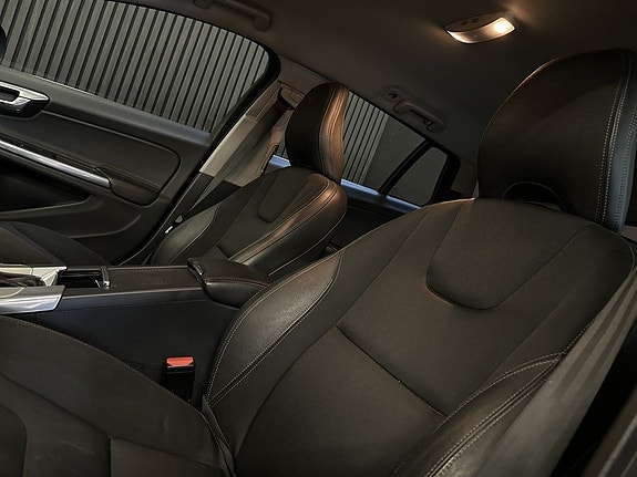 Volvo V60 12 of 27