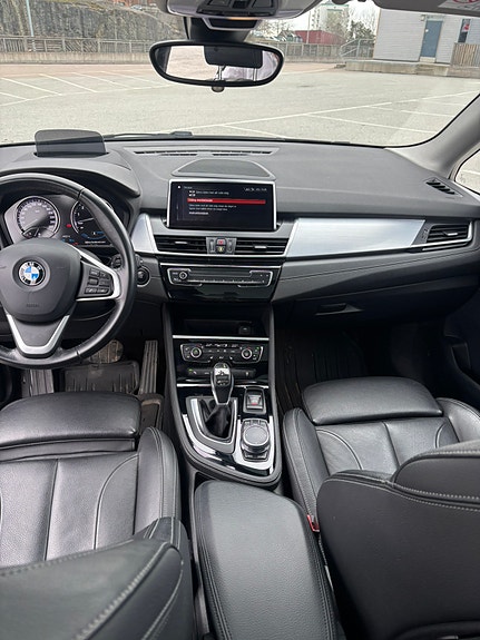 BMW 225xe 3 of 11