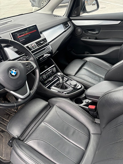 BMW 225xe 5 of 11