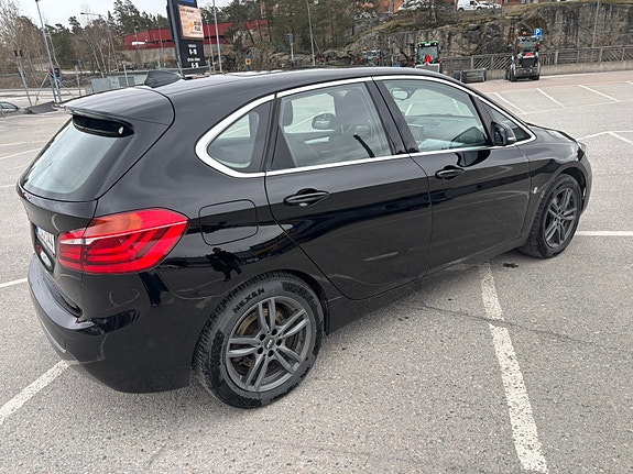 BMW 225xe 8 of 11