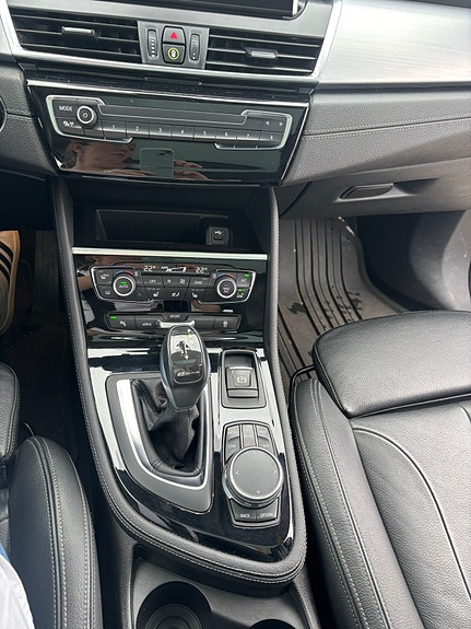 BMW 225xe 9 of 11