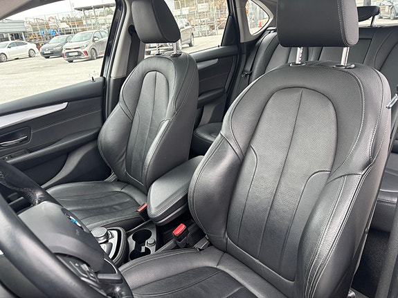 BMW 225xe 4 of 11